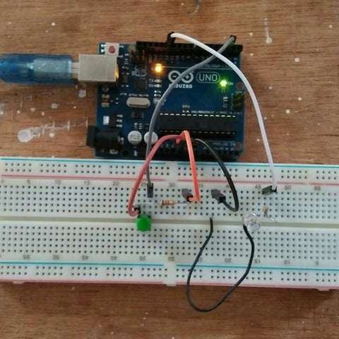 No Sweat Prototyping 20 Pack Solderless Breadboard 830 Points Kit For Arduino And Raspberry Pi Diy with LED and resistors setup.