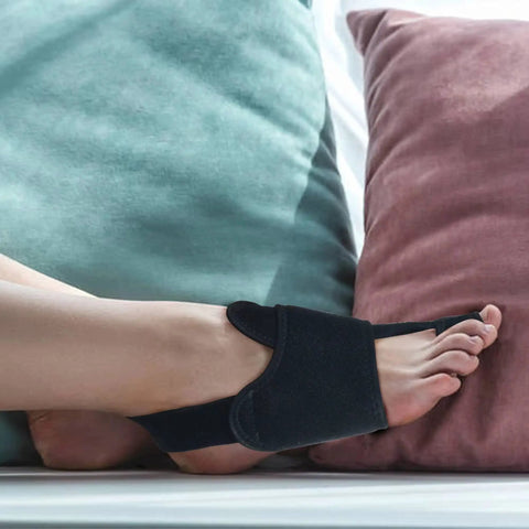 Overnight Bunion Corrector For Men And Women, big toe straightener night splint with soft padding, worn on bare foot