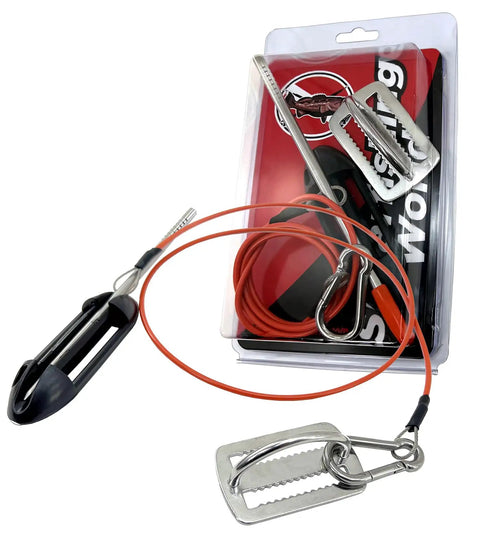 Spearfishing Stringer For Fish With 33 Inch Coated Stainless Cable And Heavy Duty Carabiner Belt Attachment display.