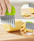 Guduling 2-piece crinkle cutter set with green and blue handles, stainless steel waffle-cutters for potatoes.
