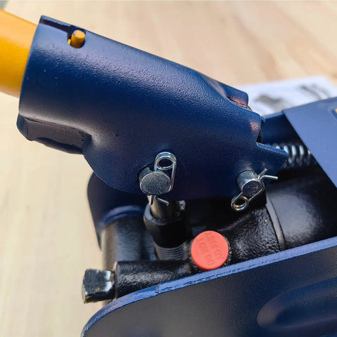 Close-up of Ultra Low Profile Hydraulic Floor Jack With 2 Ton Capacity And 4000 Lbs Lift showing single piston pump