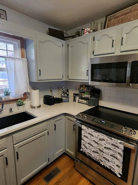 Modern kitchen with 25 Pair Set of Self-Closing Half Inch Overlay Cabinet Hinges in Black on gray cabinets above stove