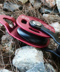 Self Locking Pulley With Progress Capture Swing Side For Heavy Hauling And Lifting System Aluminum Alloy Wheel 400 Kg Load 25 KN Breaking Strength Ball Bearings 8 To 12 Millimeter Rope Compatibility 18cm By 7.5cm Anodized Finish Black red pulley on rocks
