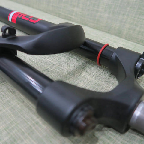 Close-up of 26 Inch Suspension Fork For Mountain Bikes, Single Shoulder 28.6mm Straight Tube, Ultralight Aluminum Alloy