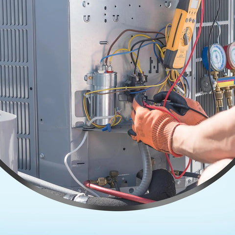 Technician installing 40 Plus 5 MFD AC Run Start Capacitor 370V 440V 50 60Hz CBB65B for air conditioner unit maintenance