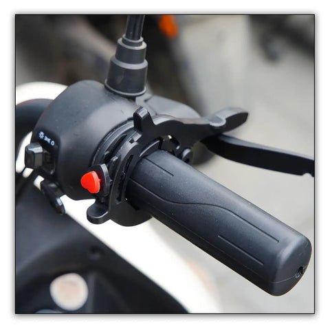 Universal Motorcycle Throttle Lock With Silicone Protective Ring For Hand Fatigue Relief And Grip Friendly Hold Adjustable Clamp Fits 1.18 To 1.57 Inches Compatible With Motorcycles E Bikes And Scooters Durable Black