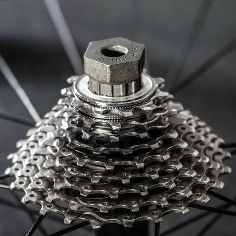 Chain Whip And Cassette Lockring Tool Kit For 7 8 9 10 11 12 Speed Shimano And Sram close-up on bike cassette with lockring nut