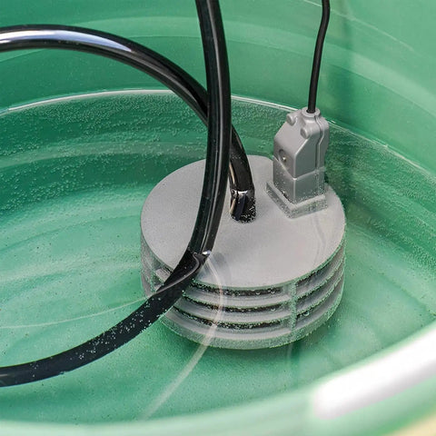 Solar Powered Automatic Drip Irrigation System With 50 Drippers And 155 Feet Of Tubing For Balcony Gardens pump in water