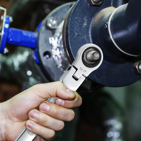 Using Flex Head Ratcheting Wrench Set 14 Piece SAE Wrenches In Inch Sizes on pipe fitting, chrome vanadium steel.