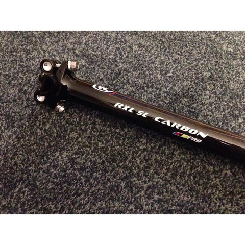 Ultra Lightweight 3K Matte Carbon Fiber Seatpost Built For Mountain Bikes Downhill MTB 27.2x350mm shown on carpet