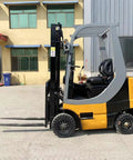 Heavy Duty Electric Forklift Built Like A Tank With Thickened Forged Tines And Hella Responsive Hydraulic Controls Offering Wide View Mast, side profile view.