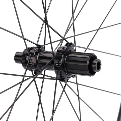Close-up of Ultra Light 1390g Carbon Road Disc Wheelset hub with spokes, 12x142mm rear, 40mm depth Center Lock Clincher Tubeless Ready design.