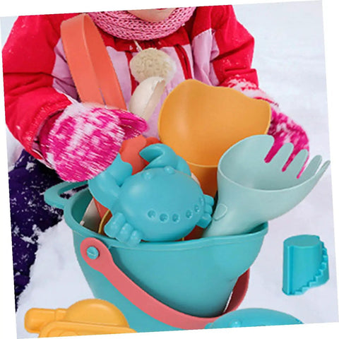 5 Piece Beach Sand Set For Kids And Boys Portable Lightweight Plastic Shovels And Buckets Water Play Kit with toys in snow