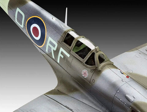 Close-up of Spitfire Mk Vb 1:72 Scale Plastic Model Kit with 42 Parts Dope Cockpit Details Rotating Propeller Auxiliary Fuel Tanks.