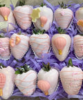 Strawberries decorated with hot air balloon molds for cake decorating, showcasing realistic balloon details.