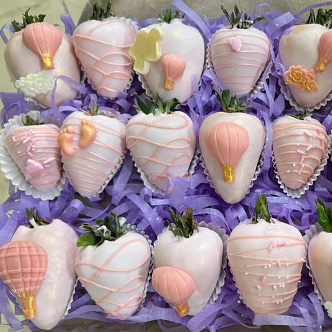 Strawberries decorated with hot air balloon molds for cake decorating, showcasing realistic balloon details.