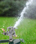 Heavy Duty Zinc Alloy Pulsating Impact Sprinkler For Yard And Lawn With Metal Base Adjustable Sprinkler Head spraying water