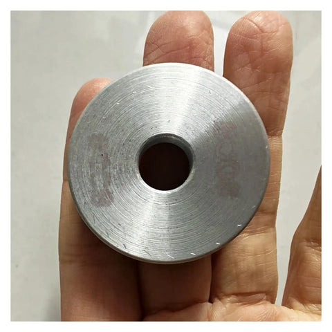 High Efficiency CBN Grinding Wheel For Metalwork With 100mm Diameter, 20mm Thick, 20mm Bore held in hand