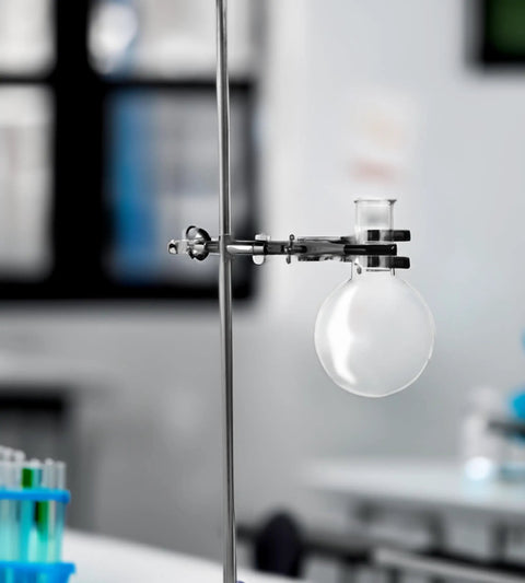 Heavy Duty Die Cast Lab Clamp With PVC Coated Prongs For Beaker And Flask Holders attached to lab stand with flask