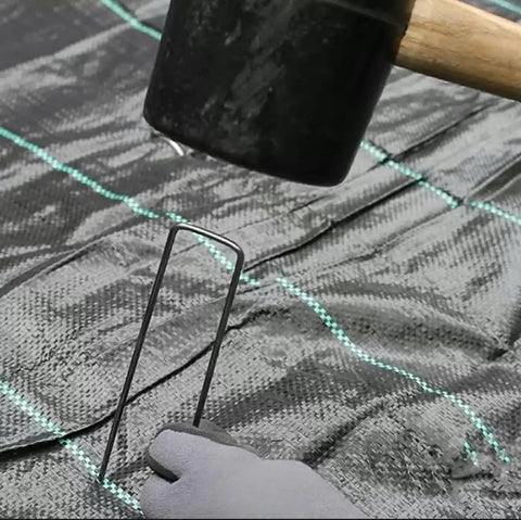 Heavy Duty 4 Inch Black Galvanized Landscape Staples 25 Pack 11 Gauge U Shaped Ground Stakes Anti Rust for Weed Barrier