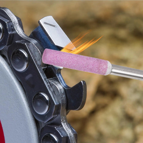 32 Pcs Diamond Chainsaw Sharpener Kit with 5.5 mm grinding heads sharpening a chainsaw chain close-up, showing pink high hardness diamond stones.