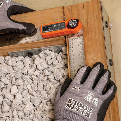 Using Digital Angle Finder 3 In 1 For Inside And Outside Angles, Lengths, And Miter Saw Protractor Angle Calculation on wood