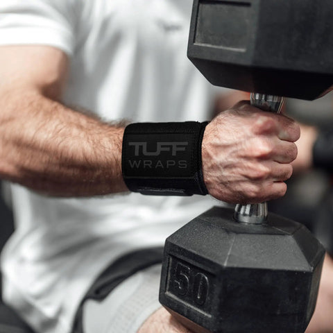 Man using 16 Inch Wrist Straps For Gym No Thumb Loops Durable Wrist Wraps For Powerlifting Weightlifting And Bench Press Support