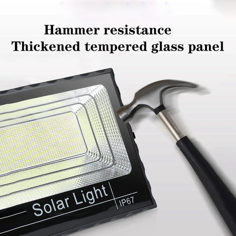 Hammer testing the hammer-resistant glass panel of Solar Light Outdoor Garden Flood Light 150W 200W 300W Led Super Bright.