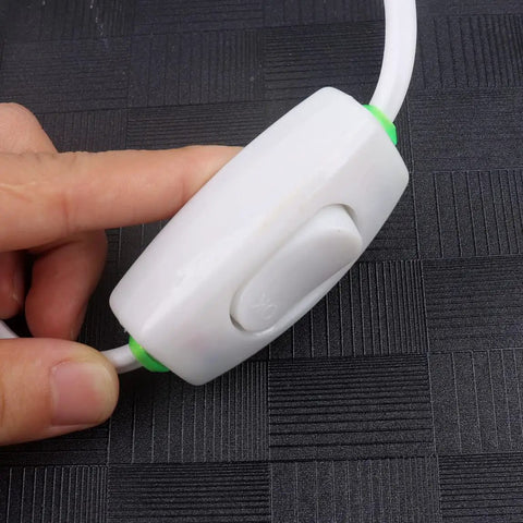 E27 Hanging Light Cord With On Off Switch White Socket 9.2 Ft Wire 2 Prong US Plug Copper Core 2x1 Mm2 Cable close-up