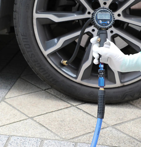 Lightweight Hybrid Air Compressor Hose Quarter Inch X 10 Feet Lay Flat Anti Kink Rubber Pvc Blend with digital pressure gauge and quick coupler.