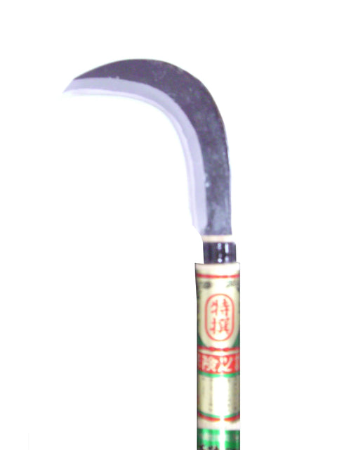 Heavy Duty Cutting Scythe For Kudzu And Vines, 450 mm Cobb Pattern, Made In Japan, curved blade close-up on green handle