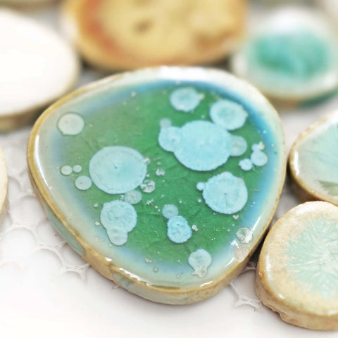 Close-up of Pebble Porcelain Mosaic Tile Set Dope Glossy Aqua Cream Coffee Mix for Bathroom Walls Shower Floors Spa Decor Glass Ceramic Accent