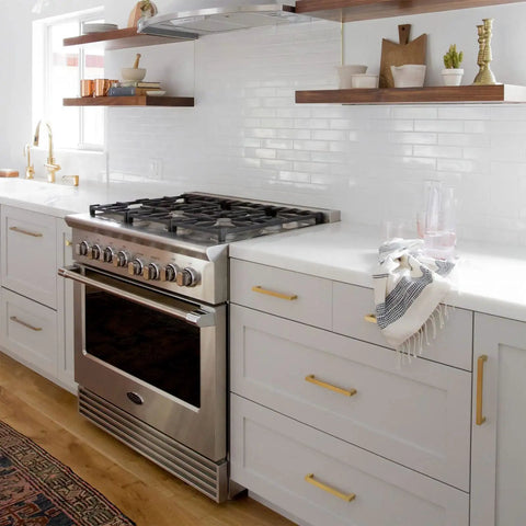 Modern kitchen with 30 Pack Gold Kitchen Cabinet Pulls, Premium Stainless Steel Square Drawer Handles For Cabinets And Drawers.