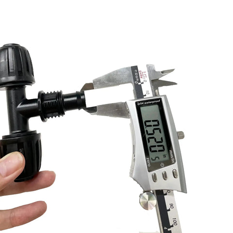Caliper measuring Three Way Lock Tee Barbed Irrigation Fittings For Half Inch Tubing, Leak-Proof Garden Drip Hose Connectors, 16-16.5 mm