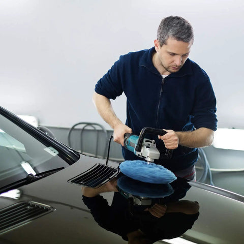 Man using 20 Piece 9 To 10 Inch Car Polisher Bonnet Pads Microfiber Polishing Pad Covers For Orbital Buffers on car hood