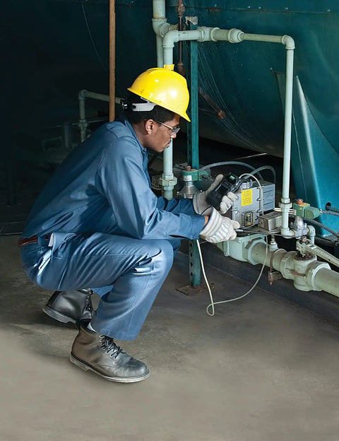Technician using Sampling Line With Quick Disconnect For ALTAIR 5X Pump Probe, 10 Foot Polyurethane Air Line In Clear Color.