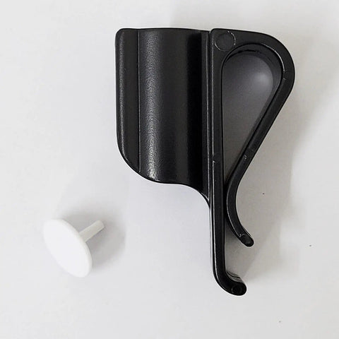 16 Pack Golf Club Bag Clips Putter Clamp Organizer Set Lightweight Durable Plastic Putting Clips For Men And Women Golfers Keep Clubs Safe In Bags Or Belts And Prevent Bumps On The Road, single black clip and white peg detail.
