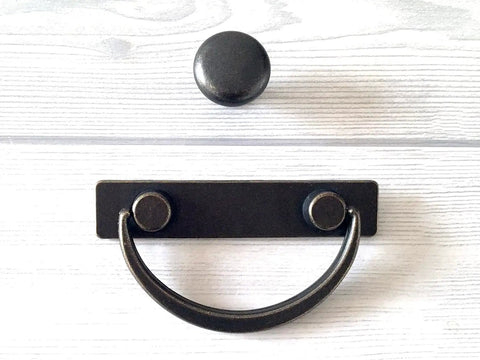 Two And A Half Inch Centers Retro Vibe Dark Antique Bronze Bail Drawer Pull Swing Handle For Vanity Dresser And Cabinet Hardware, 2.5 Inch Centers, Rectangular Plate About 4.1 Inch Long, One Piece facing front