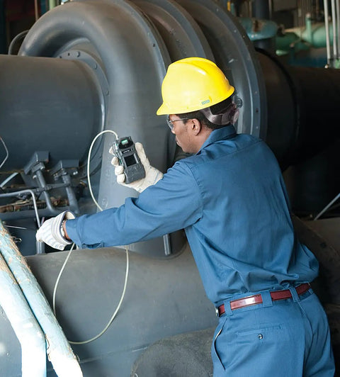 Worker using Sampling Line With Quick Disconnect For ALTAIR 5X Pump Probe, 10 Foot Polyurethane Air Line In Clear Color