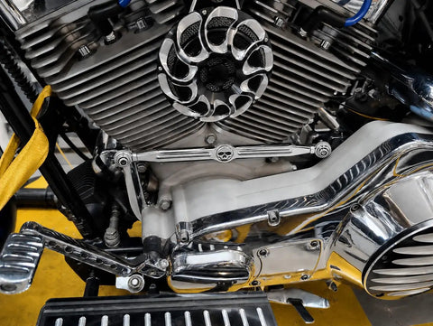 Chrome Skull Gear Shift Linkage For Harley Davidson Softail Road King 1994 2015 And Trike, smooth-shift chrome metal linkage on V-twin engine