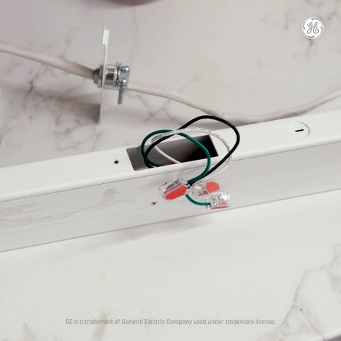 Wiring detail of Led Under-Cabinet Light Fixture 1000 Lumen Daylight Plug-In, Linkable Slim Profile Kitchen Lighting Kit, 24-Inch