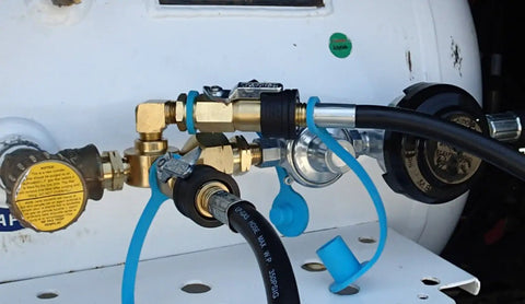 Sturgi-Stay Quick Disconnect Deluxe Kit with brass adapter, 6 ft feed hose, 10 ft adapter hose, 1/4 inch male QD plugs connected