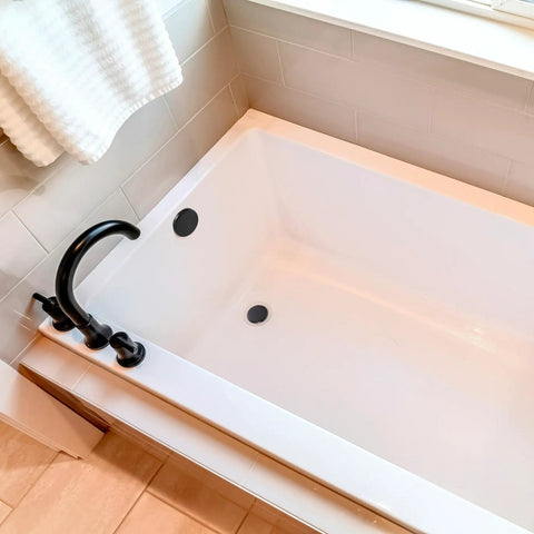 Mushroom Toe Drain Tub Trim Set With Floating Faceplate In Dope Matte Black Finish Easy Toe Activated Drain Plug in modern bathtub