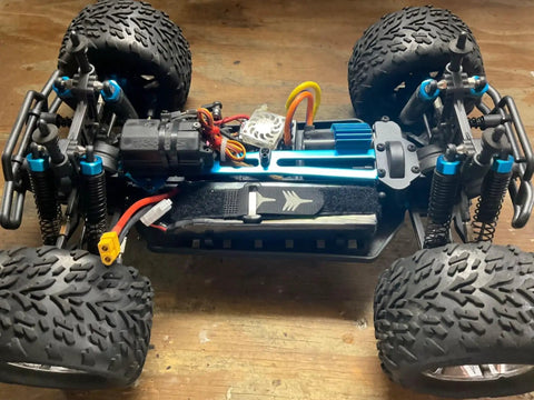 RC truck chassis with 3S LiPo Battery 11.1V 5200mAh 120C With XT60 And TRX Plugs installed, showing wiring and suspension details