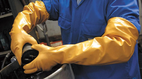 Person wearing Atlas 772 Double Nitrile Coated Full Arm Chemical Resistant Safety Glove with Cotton Poly Liner pouring liquid