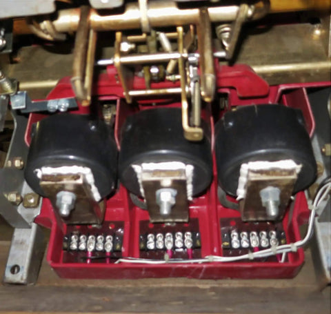 Type K Six Hundred Air Circuit Breaker With Rms Nine Microversa Tripping Unit For Four Eighty Vac Panels Plug And Play Setup components close-up.