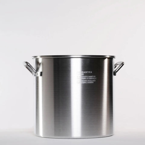 32-Quart Aluminum Boiling Pot With Punched Basket And Lid, Heavy Duty Construction With Sturdy Side Handles, Tailgate Ready Outdoor Jet Cooker Cookouts, Boiling Seafood, Corn, Crab And More, plain view with handles