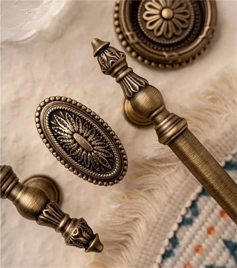 Antique Brass Kitchen Cabinet Handle With Vintage Bronze Look Boss Level Style Pull Drawer Knob 160mm solid build