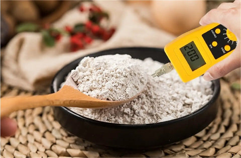 On Site Grain And Raw Material Moisture Tester With Rapid Detection, Starch Moisture Detector in use with backlit LCD display