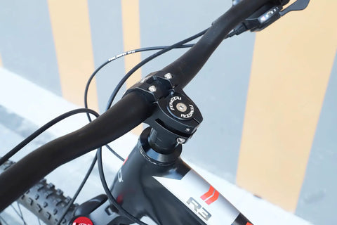 Close-up of Short 22.2mm Bike Stem 35mm Reach for Mountain Road BMX, 6061 Aluminum Alloy Super Light Handlebar Stem in black